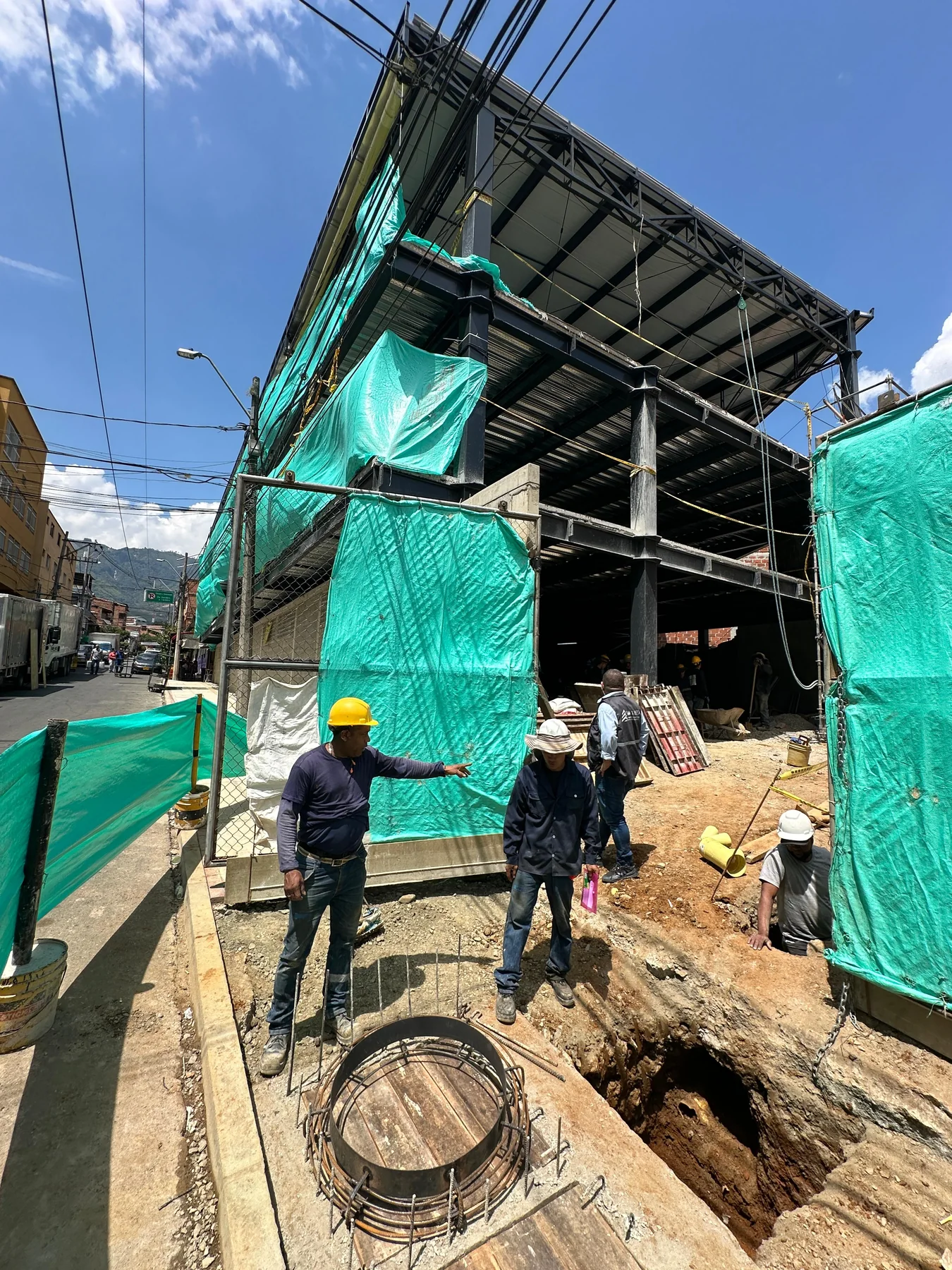 Estructura metálica en construcción
